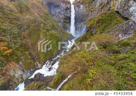 秋の奥日光 観爆台から見た華厳の滝 45433958