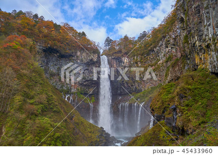 秋の奥日光 観爆台から見た華厳の滝 45433960