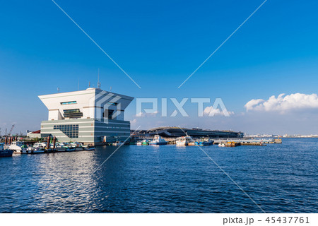 山下公園から見た横浜港の風景 山下公園から見た横浜港の風景 45437761