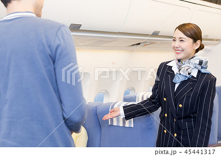 飛行機　機内　CA　案内　誘導 45441317