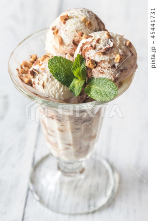 Vanilla-chocolate ice cream in a sundae glass Vanilla-chocolate ice cream in a sundae glass 45441731