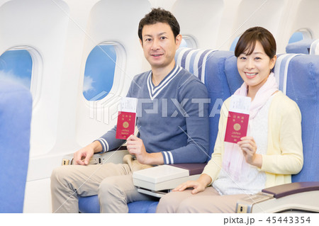 飛行機 機内 旅行 夫婦 海外旅行 飛行機 機内 旅行 夫婦 海外旅行 45443354