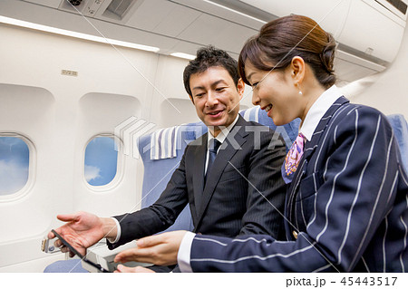 飛行機　機内　CA　機内　ショッピング　免税 45443517