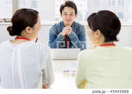 オフィス　ビジネス　打合せ 45443909