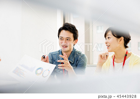 オフィス　ビジネス　打合せ 45443928