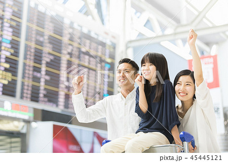 空港 家族旅行 空港 家族旅行 45445121