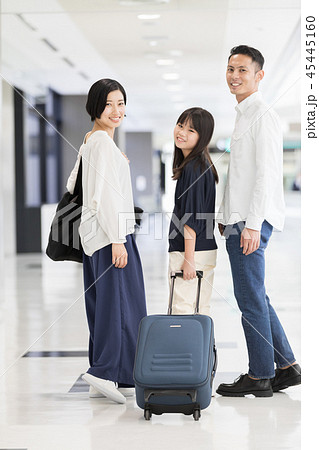 空港 家族旅行 空港 家族旅行 45445160