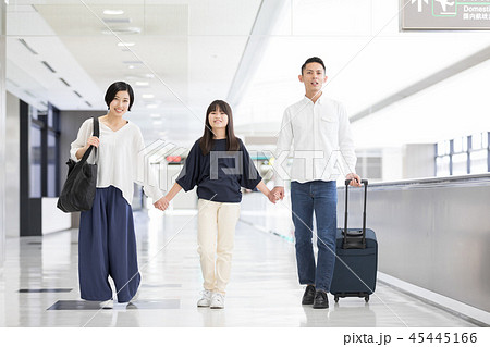 空港　家族旅行 45445166