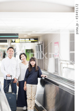 空港 家族旅行 空港 家族旅行 45445172