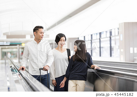 空港 家族旅行 空港 家族旅行 45445182