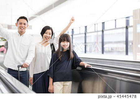 空港　家族旅行 45445478