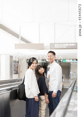 空港　家族旅行 45445673