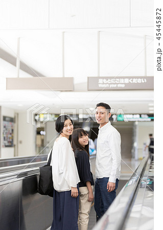 空港　家族旅行 45445872