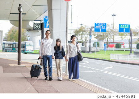 空港 家族旅行 空港 家族旅行 45445891