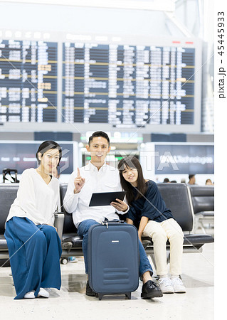 空港　家族旅行　欠航　待合スペース　時間潰し 45445933