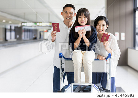 空港 家族旅行 空港 家族旅行 45445992
