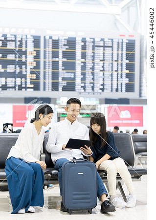 空港　家族旅行　欠航　待合スペース　時間潰し 45446002