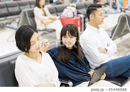 空港 家族旅行 欠航 待合スペース 時間潰し 空港 家族旅行 欠航 待合スペース 時間潰し 45446088