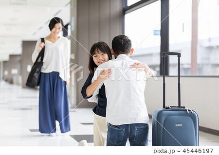 空港 抱き合う 空港 抱き合う 45446197