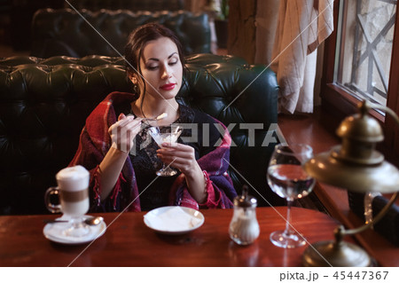 Woman dreamed while eating. 45447367