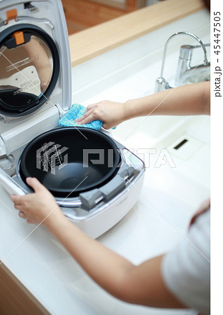 炊飯器 (掃除 清掃 電子ジャー 電化製品) 炊飯器 (掃除 清掃 電子ジャー 電化製品) 45447505