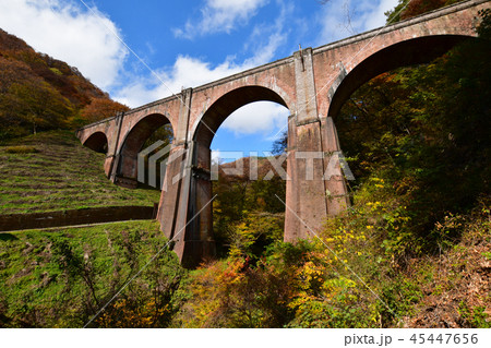 碓氷峠のめがね橋の紅葉 45447656