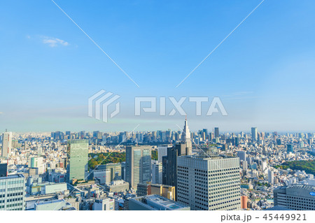 秋晴れの東京の都市風景 45449921