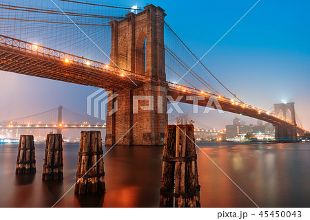 a magnificent view of the Brooklyn Bridge a magnificent view of the Brooklyn Bridge 45450043