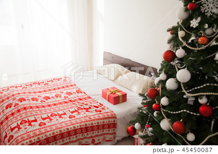 Christmas new year tree Interior bedroom and bed with gifts Christmas new year tree Interior bedroom and bed with gifts 45450087