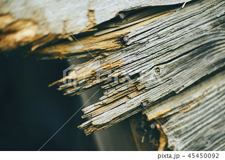割れた木材 割れた木材 45450092