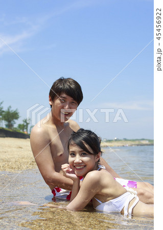 couple by the sea couple by the sea 45456922