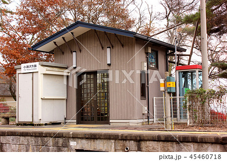 小海線甲斐小泉駅の構内踏切から見た駅舎 小海線甲斐小泉駅の構内踏切から見た駅舎 45460718