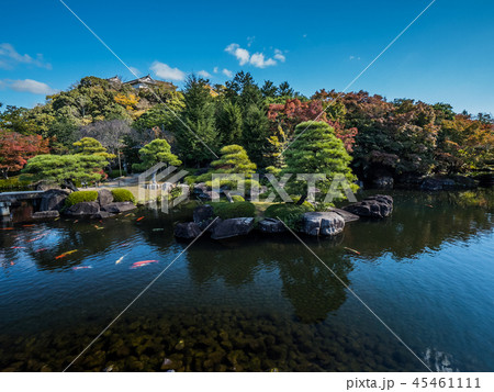 日本の美しい庭　姫路城西御屋敷跡庭園好古園の紅葉　 姫路公園　姫路城内にある日本庭園　庭木　盆栽 45461111
