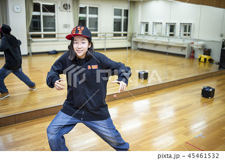 HIPHOPダンスの練習風景 45461532