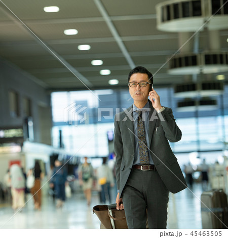 ビジネスマン 空港 出張 ビジネス イメージ ビジネスマン 空港 出張 ビジネス イメージ 45463505
