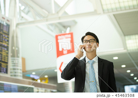ビジネスマン 空港 出張 ビジネス イメージ ビジネスマン 空港 出張 ビジネス イメージ 45463508