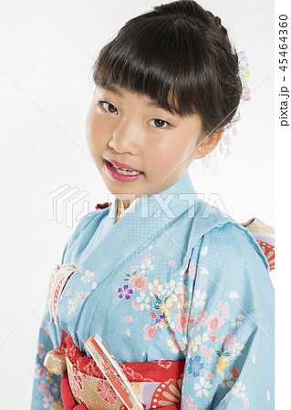 着物姿女の子　七五三イメージ 45464360