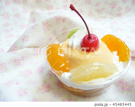 ババロアのカップケーキ ババロアのカップケーキ 45465445