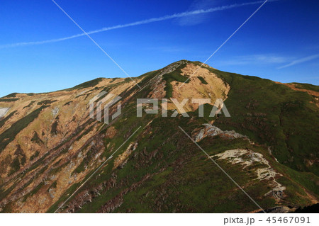 東北飯豊連峰　飯豊山山頂への道　切合小屋稜線から山頂を望む　 45467091