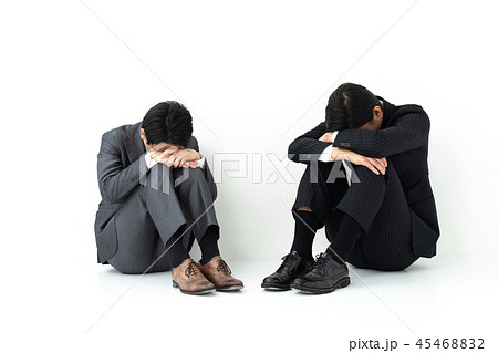 人物　悲しい 45468832