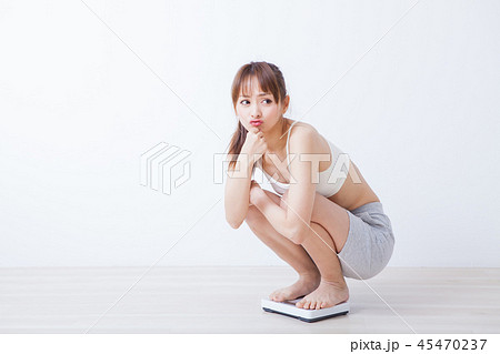 女性　太る 45470237