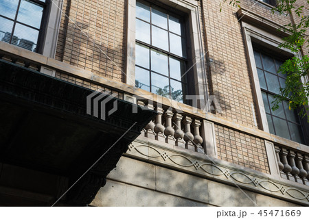 三休橋筋の綿業会館 45471669