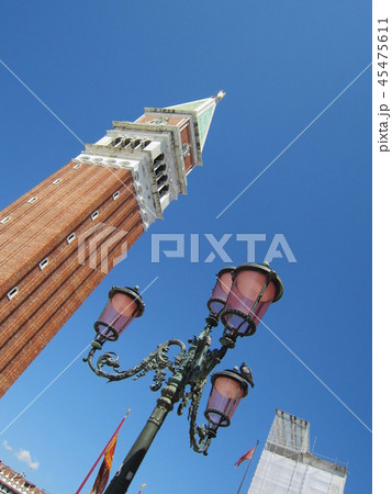 ベニス　サンマルコ広場の鐘楼 45475611