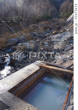 本沢温泉野天風呂と渓流 45475674