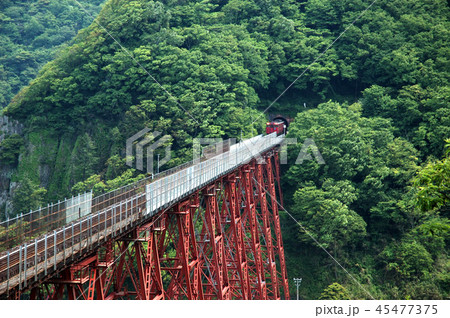 旧余部鉄橋 トンネルを出てくる列車 兵庫県美方郡香美町 旧余部鉄橋 トンネルを出てくる列車 兵庫県美方郡香美町 45477375