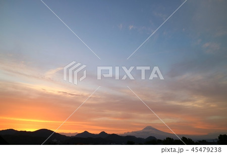 背景素材 富士山 夕暮れの空 背景素材 富士山 夕暮れの空 45479238