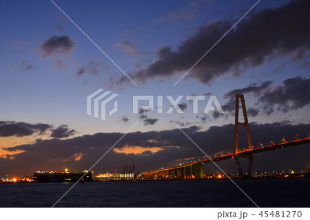 <工場夜景> 潮見埠頭 名古屋港 トリトン <工場夜景> 潮見埠頭 名古屋港 トリトン 45481270