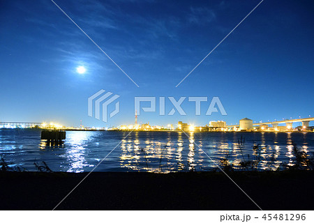 <工場夜景> 潮見埠頭 名古屋港 トリトン <工場夜景> 潮見埠頭 名古屋港 トリトン 45481296