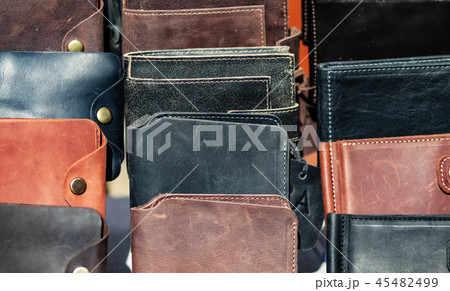 A lot of leather wallets 45482499