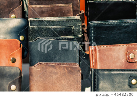 A lot of leather wallets 45482500